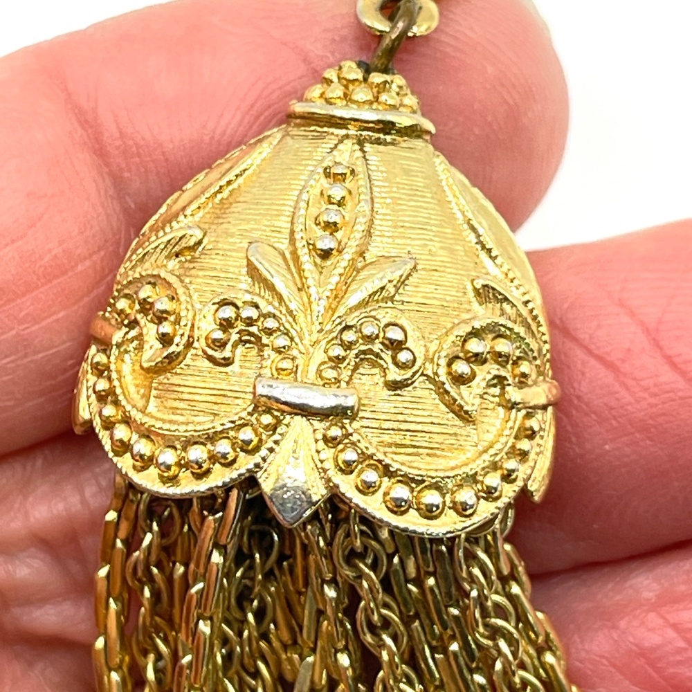 Vintage Gold Tone Fleur de Lis Tassel Pendant Necklace - Picture 4 of 11